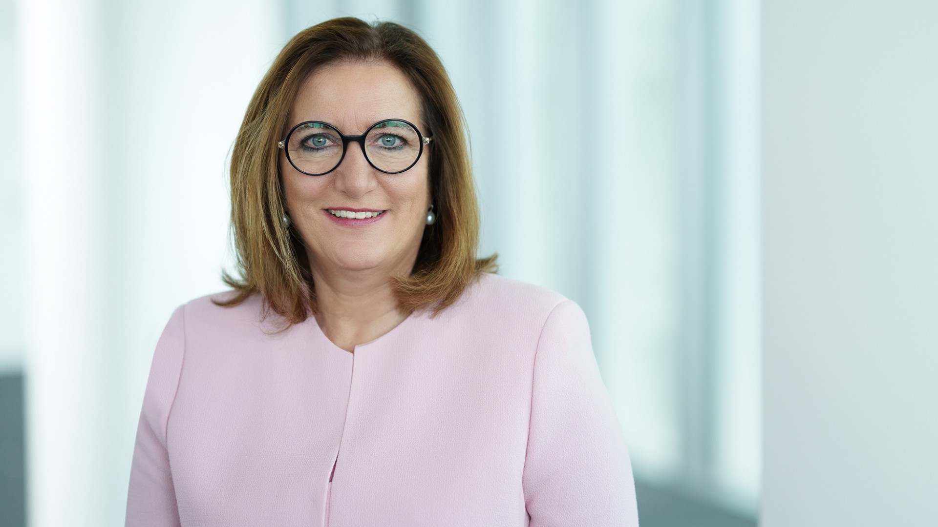 Porträtfoto von Dr. Claudia Mayfeld, Vorstandsmitglied der Knorr-Bremse AG